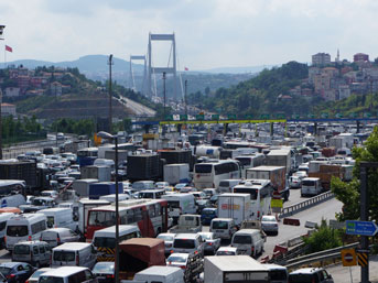 Bakın İstanbul'da trafik niye artmış?