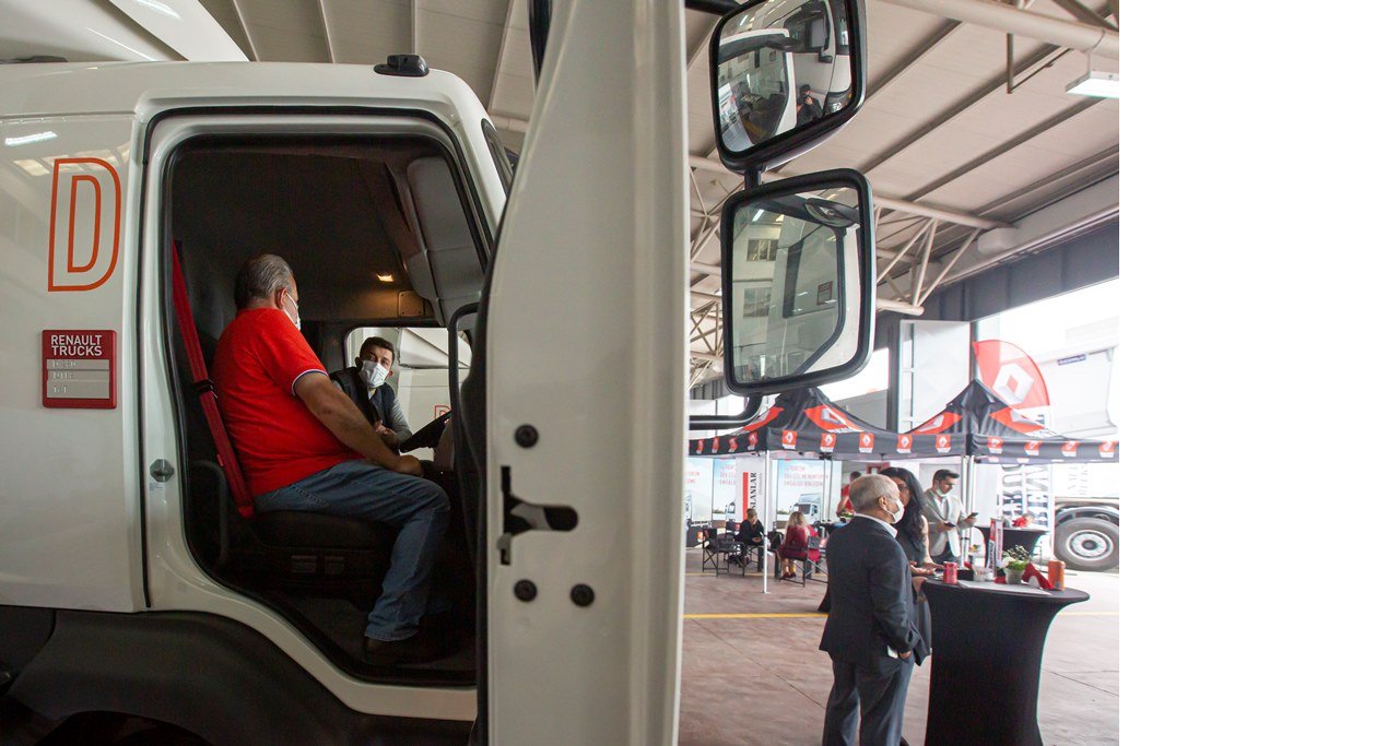 renault-trucks-d-med-roadshow-koc-aslanlar-otomotiv-go-rsel-3.jpg