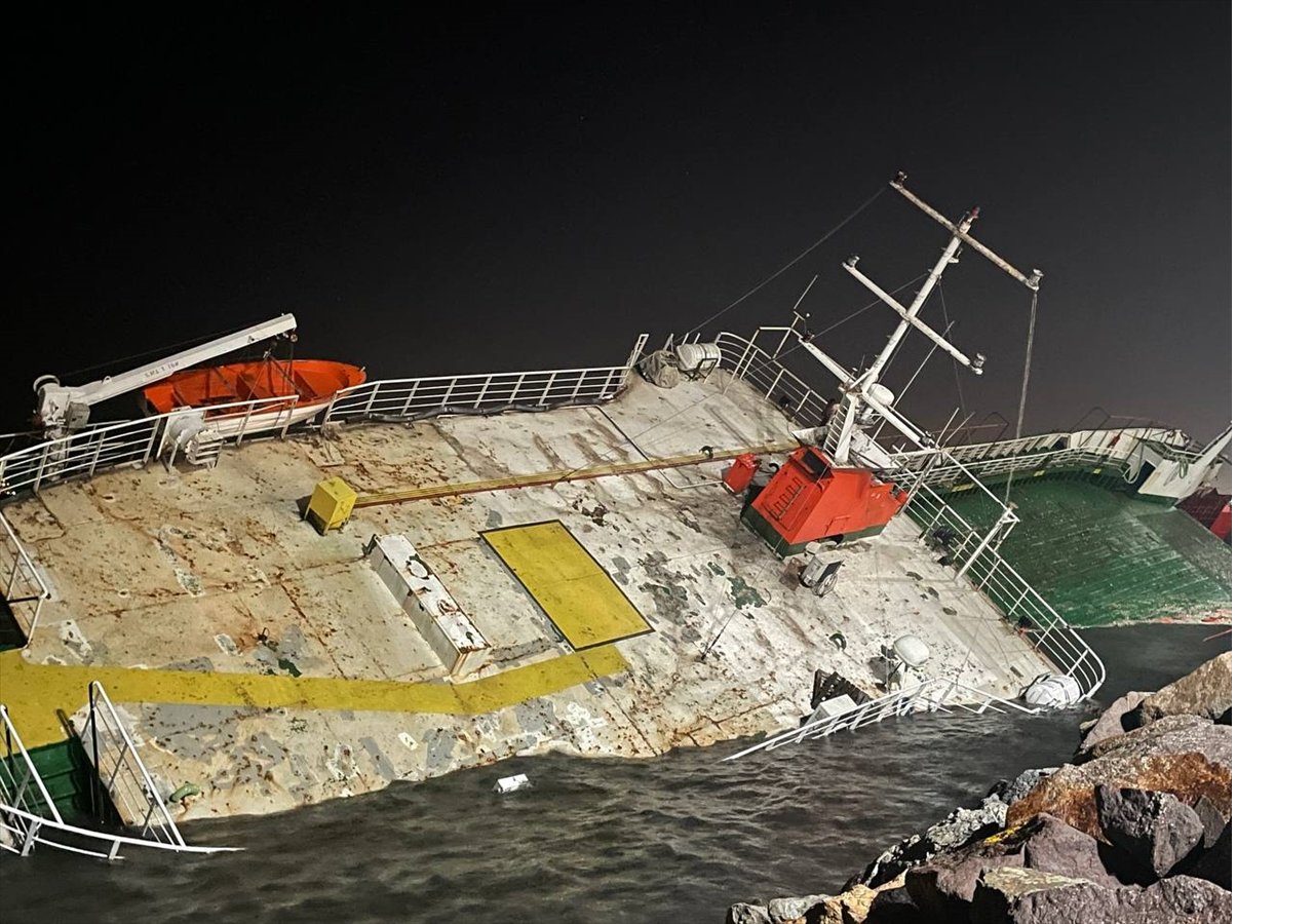 Турция ураган. Ferryboat Diliki - Turkey.